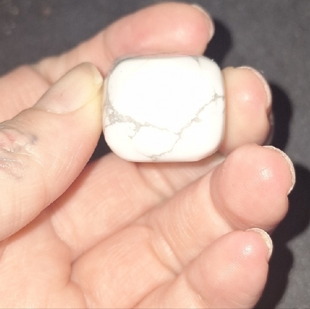 Howlite Tumble Stone - Picture 7 of 9